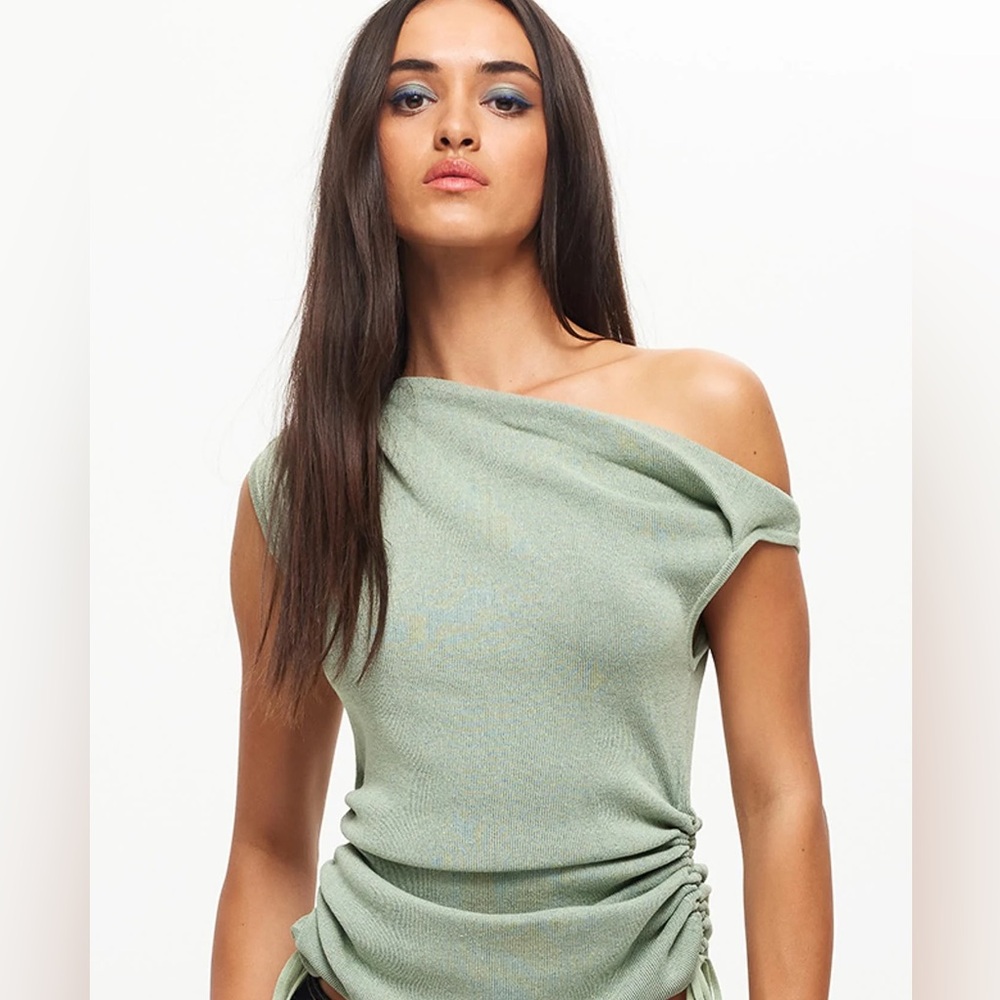 The Lioness, Elegant Off-Shoulder Green Dress